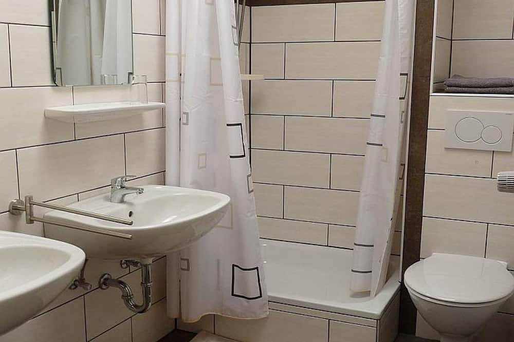 Doppelzimmer Dusche/Wc - Weingut-Pension Schiff in Schweich, Moseleifel