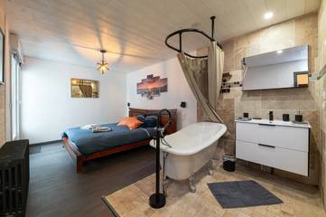 Gîte pour 2 personnes, avec jardin ainsi que jacuzzi et terrasse, animaux acceptés dans le Morbihan