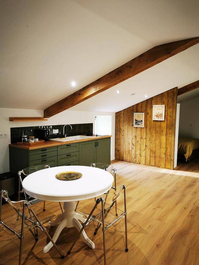 Gîte pour 4 personnes, avec vue et vue sur le lac ainsi que terrasse et jardin à Baurech