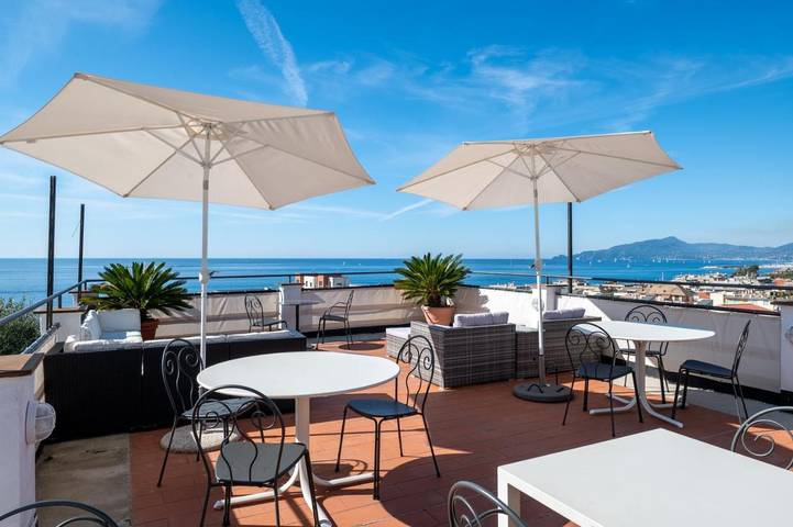 Hôtel pour 2 personnes, avec Terrasse ainsi que Jardin et Vue dans Cavi Di Lavagna