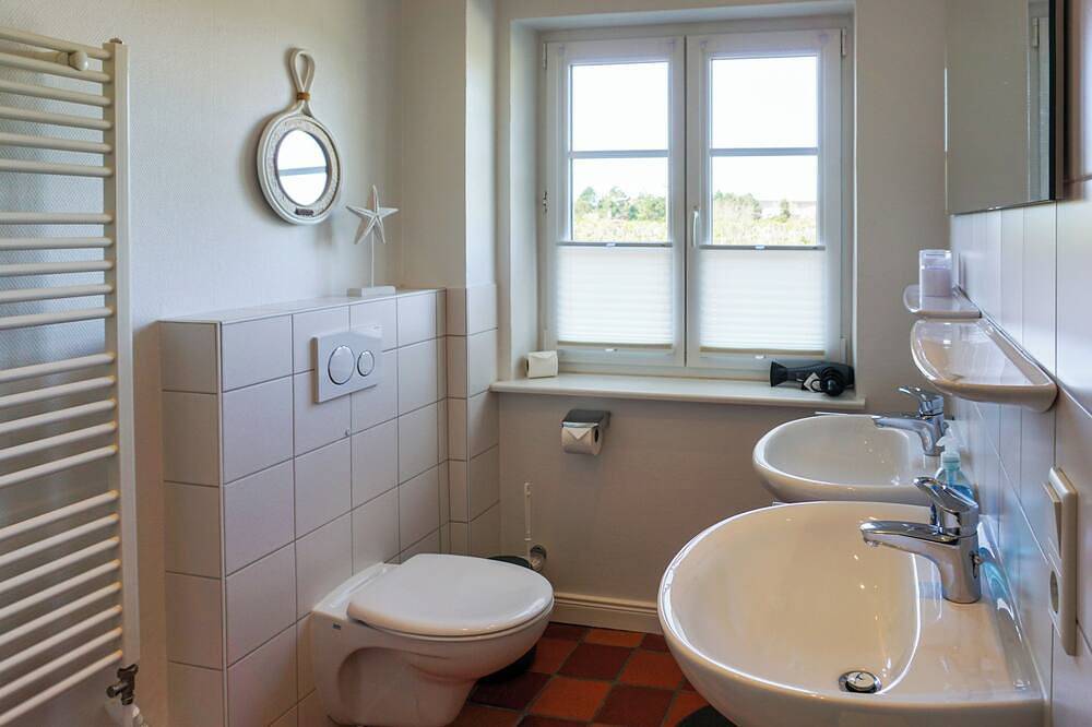 Ganze Wohnung, Gemütliches Ferienhaus \"Diedrichsen 2\" mit Garten und Strandnähe in List in List (Sylt), Sylt