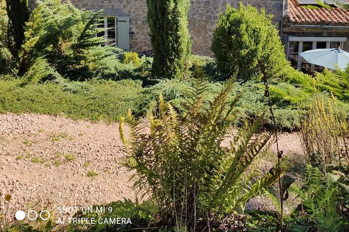 Gîte pour 6 personnes, avec piscine ainsi que jardin et terrasse à Augignac