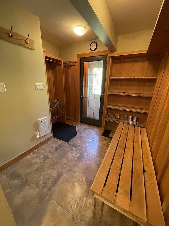 Ganze Wohnung, Ski in/ski out chalet. Mountain + valley views. Close to village. in Silver Star