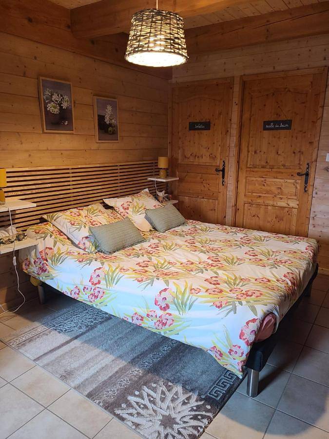 Appartement entier, One-Bedroom Apartment in Araules, Haute-Loire