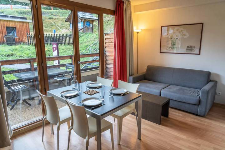 Location de vacances pour 4 personnes, avec Balcon ainsi que Terrasse et Piscine à Les Orres