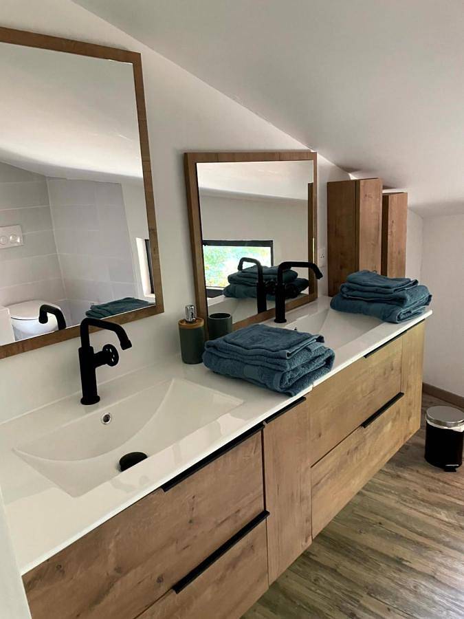 Location de vacances pour 8 personnes, avec Terrasse ainsi que Jardin et Vue à Burzet - 4