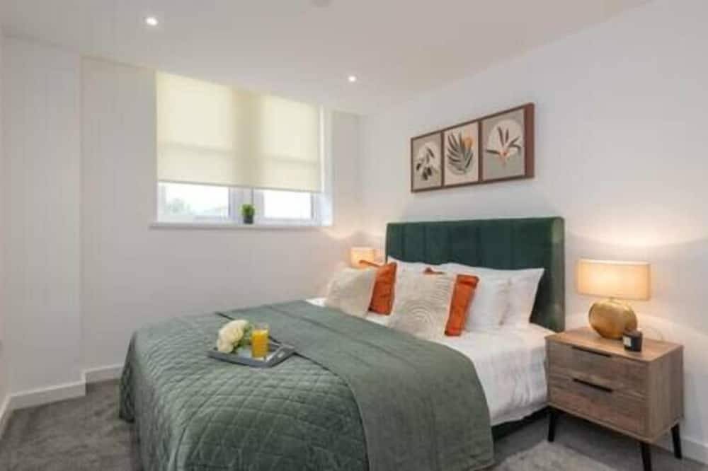 Entire apartment, Thornhill House in Wakefield, West Yorkshire