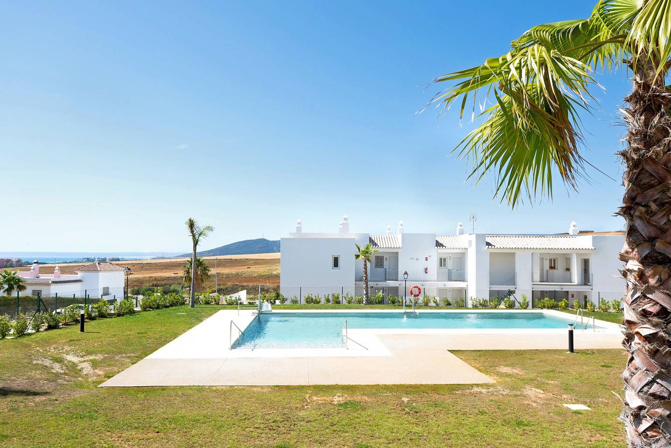 Entire apartment, Apartment "Luz de Poniente" with Shared Pool & Wi-Fi in Atlanterra, Tarifa