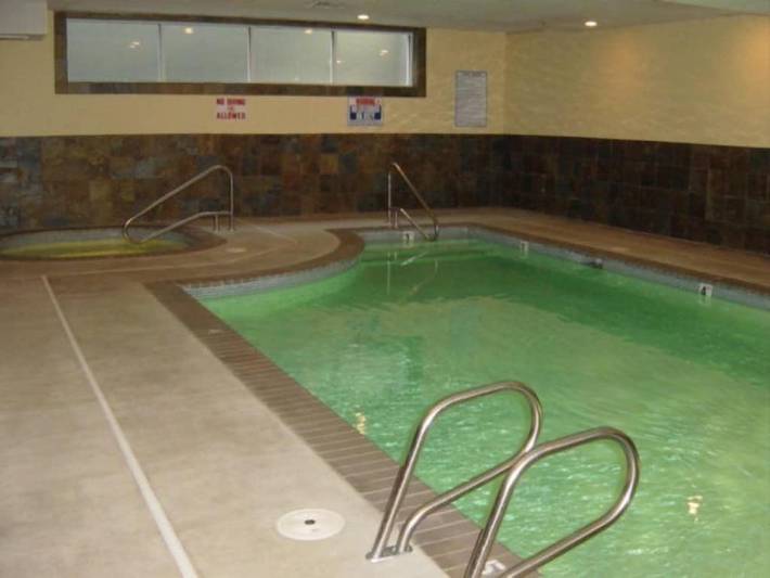 Vacation rental for 4 people, with pool and balcony as well as hot tub in Lincoln City