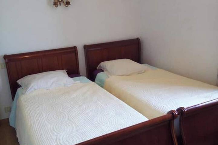 Location de vacances pour 6 personnes, avec jardin et terrasse, animaux acceptés à Lioux - 3