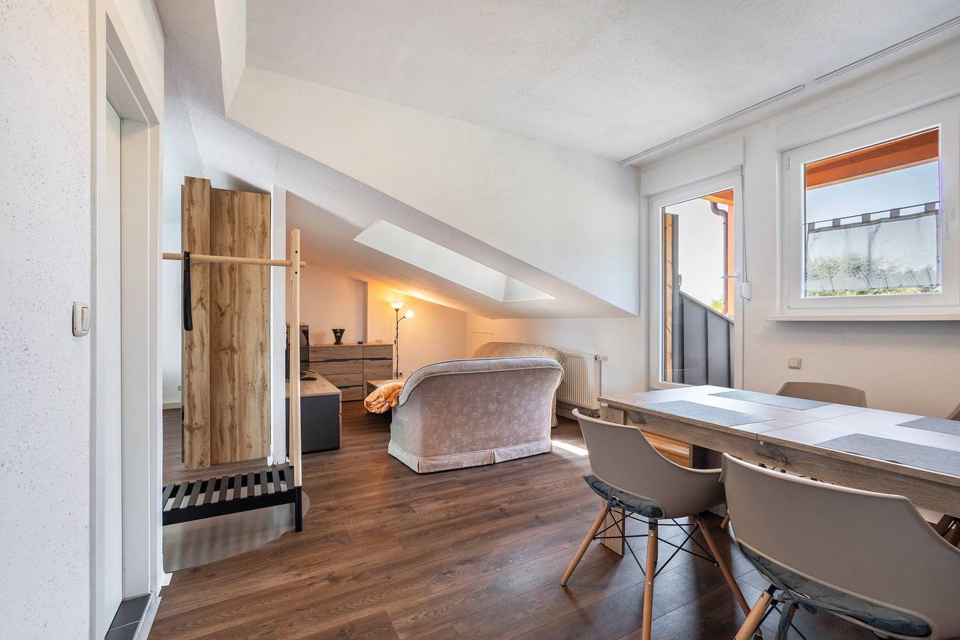 Ganze Wohnung, Ferienwohnung 'Luna' mit Bergblick, Wi-Fi und Klimaanlage in Bindlach, Frankenalb