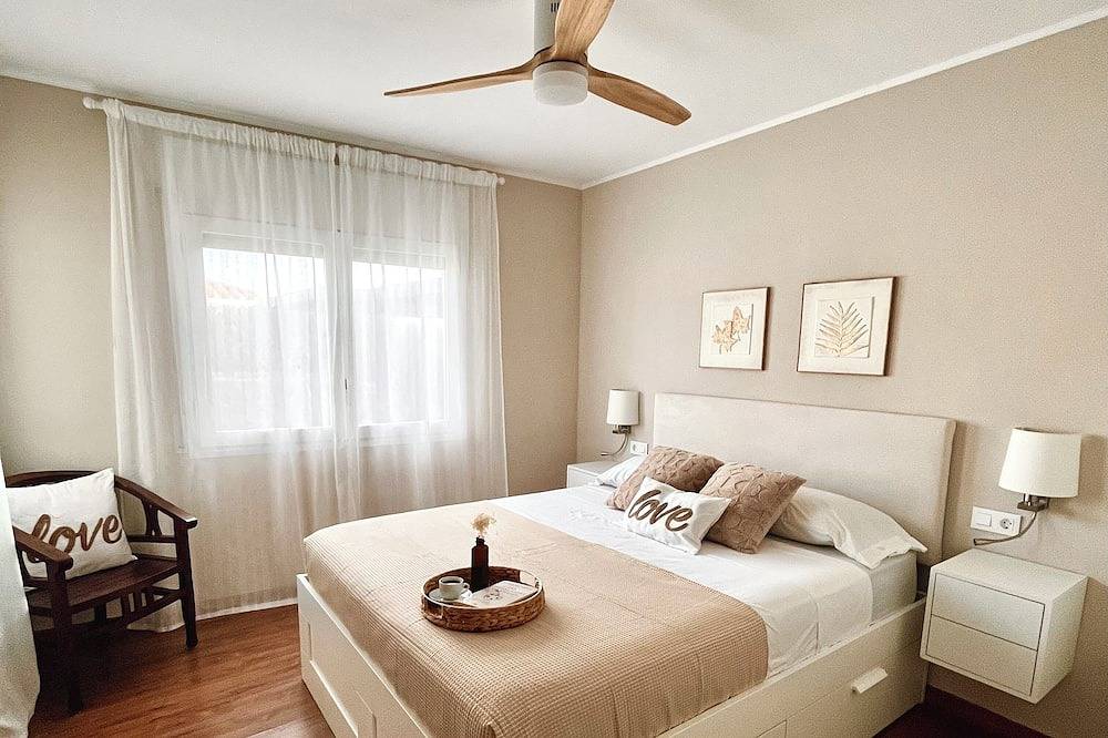 Villa with swimming pool, barbecue and playground. Ideal to enjoy with the family in Vandellòs i l'Hospitalet de l'Infant, Costa Dorada