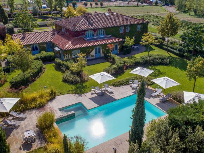 Agriturismo, with Balkon and Tuin as well as Zwembad in Arezzo