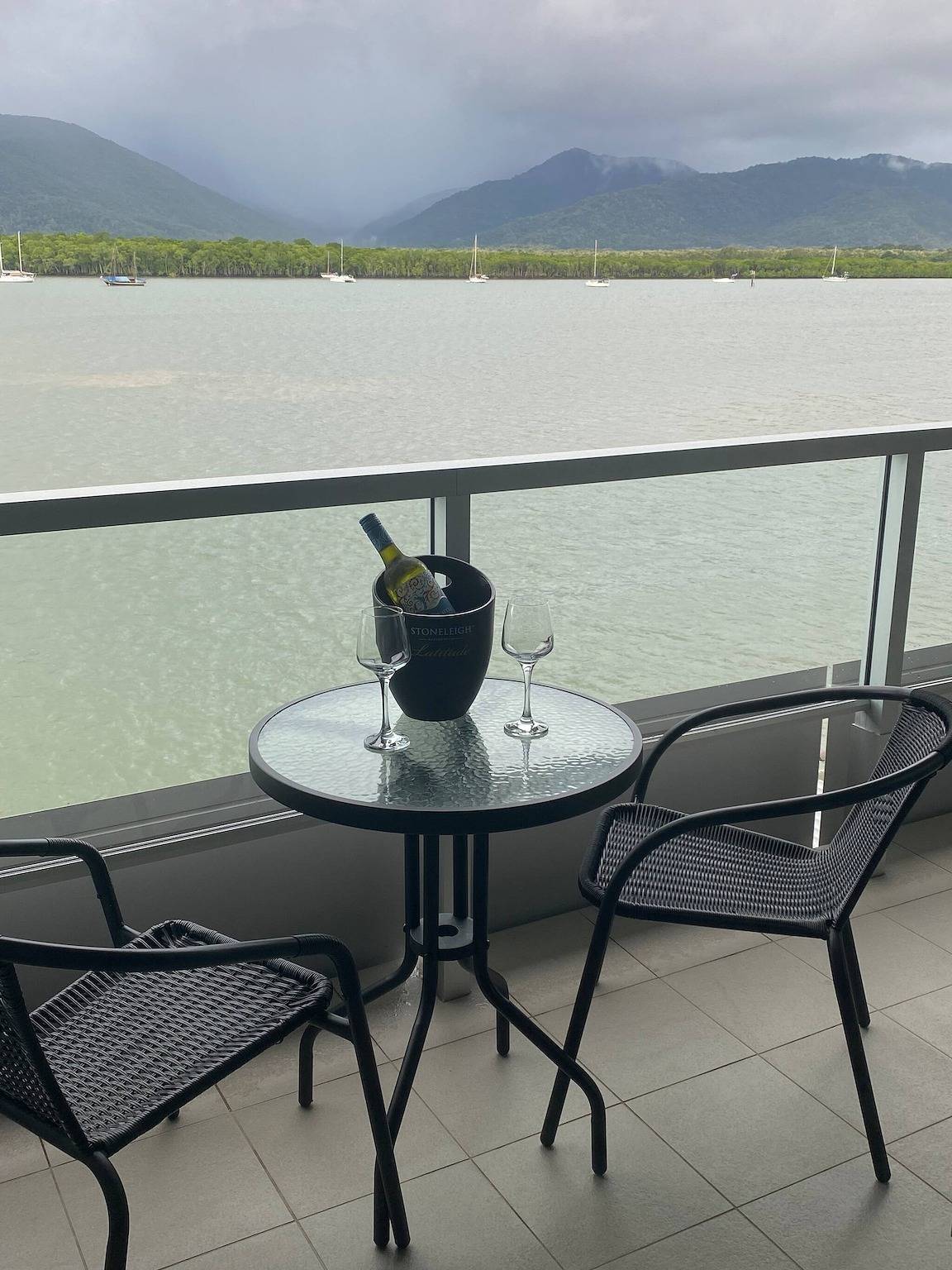 Entire apartment, Absolute Waterfront Apartment in Cairns, Far North Queensland