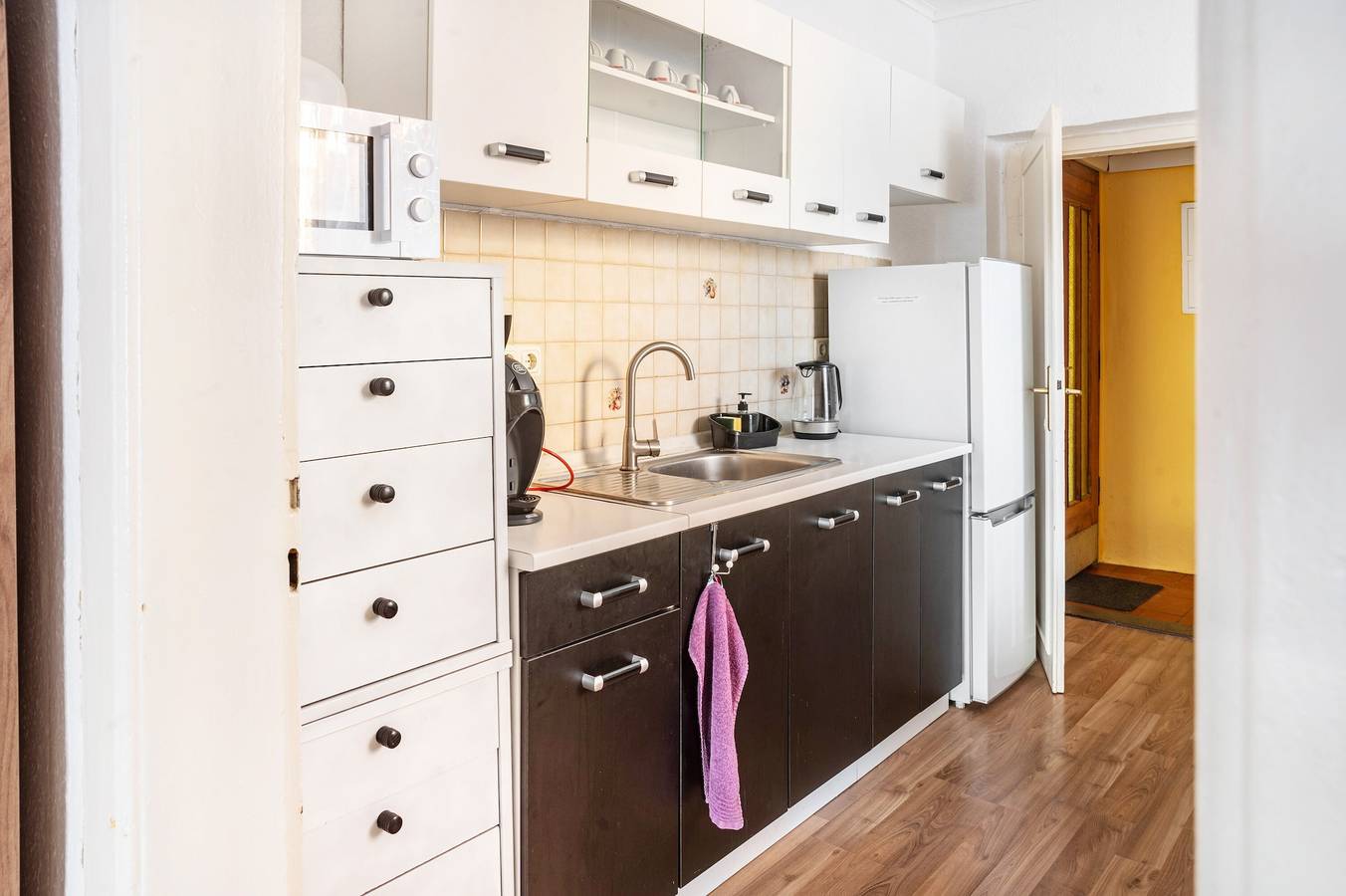 Ganze Wohnung, Zimmer „Rose“ mit privater Terrasse, eigenem Garten und Wlan in Neustadt an der Orla, Saaleland