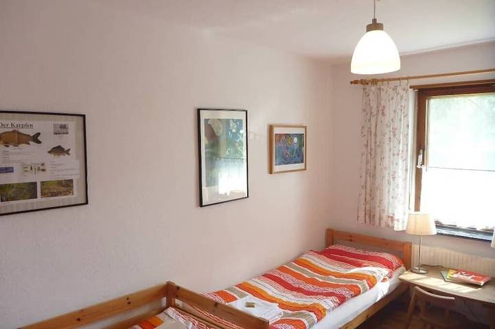 Ganze Wohnung, Geräumiges Feriendomizil (90 m2) mit gemütlichem Kaminofen in Neunburg vorm Wald, Naturpark Oberpfälzer Wald