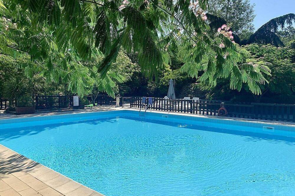 Villa Amarena M: A graceful studio apartment in the characteristic style of the Tuscan countryside, with Free Wi-Fi. in Massa Marittima, Grosseto Province