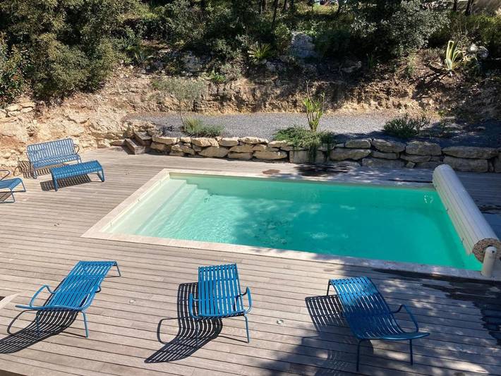 Location de vacances pour 5 personnes, avec jardin ainsi que vue et piscine à Sussargues