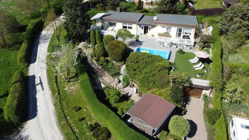 Ferienhaus für 4 Personen, mit Terrasse und Garten sowie Pool in Saale-Unstrut