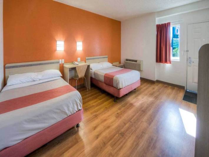 Apartamento entero, Acogedor apartamento de 2 camas matrimoniales | Adaptado para personas con discapacidad/Bañera in Connecticut