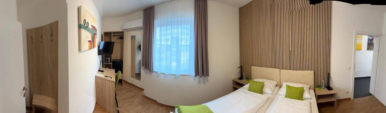 Family Room with Private Bathroom in Wels, Linz-Wels