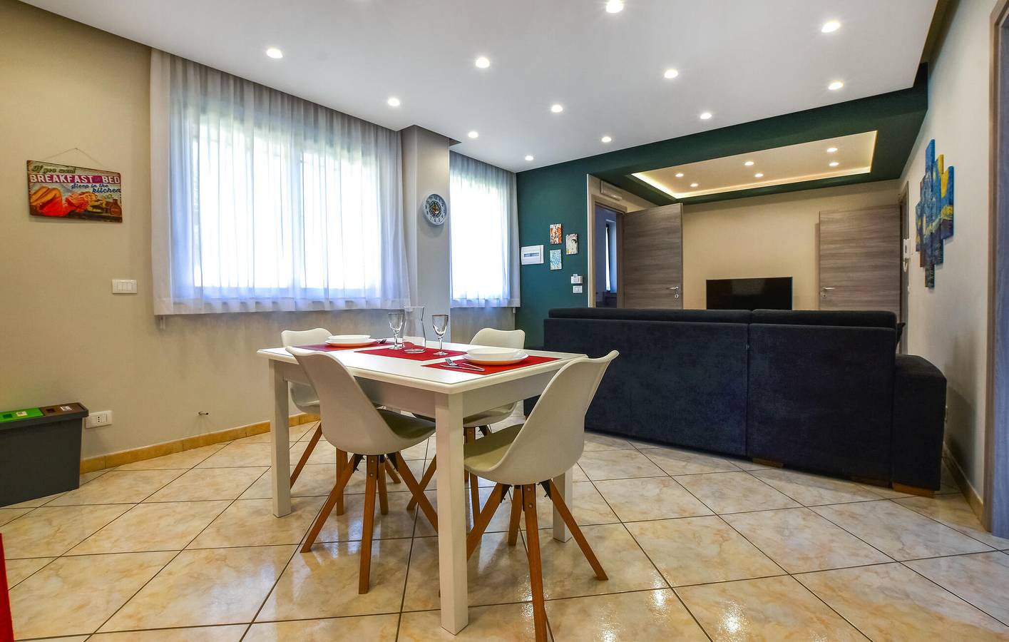 Appartamento intero, Appartamento con vista mare, piscina e terrazza, WiFi 600 m dal ristorante, 2,5 km da Pennisi in Aci Sant'Antonio, Etna