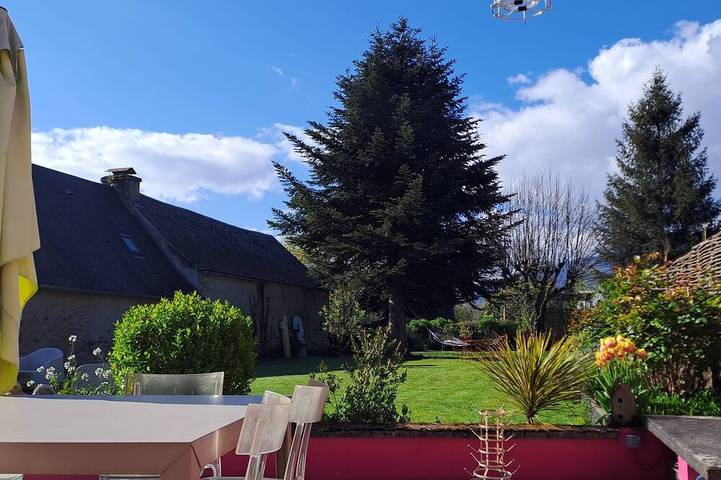 Gîte pour 3 personnes, avec terrasse et jardin, animaux acceptés à Lortet