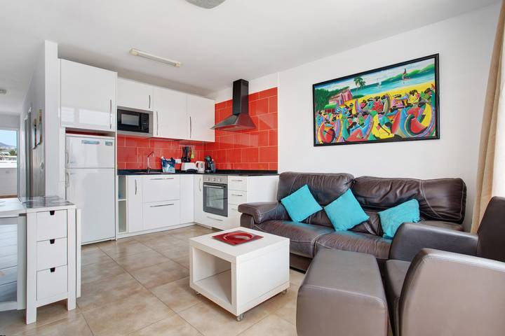 Entire apartment, Cozy apartment "Coqueto" near the beach with Wi-Fi, balcony, and shared garden in Puerto del Carmen, Tías