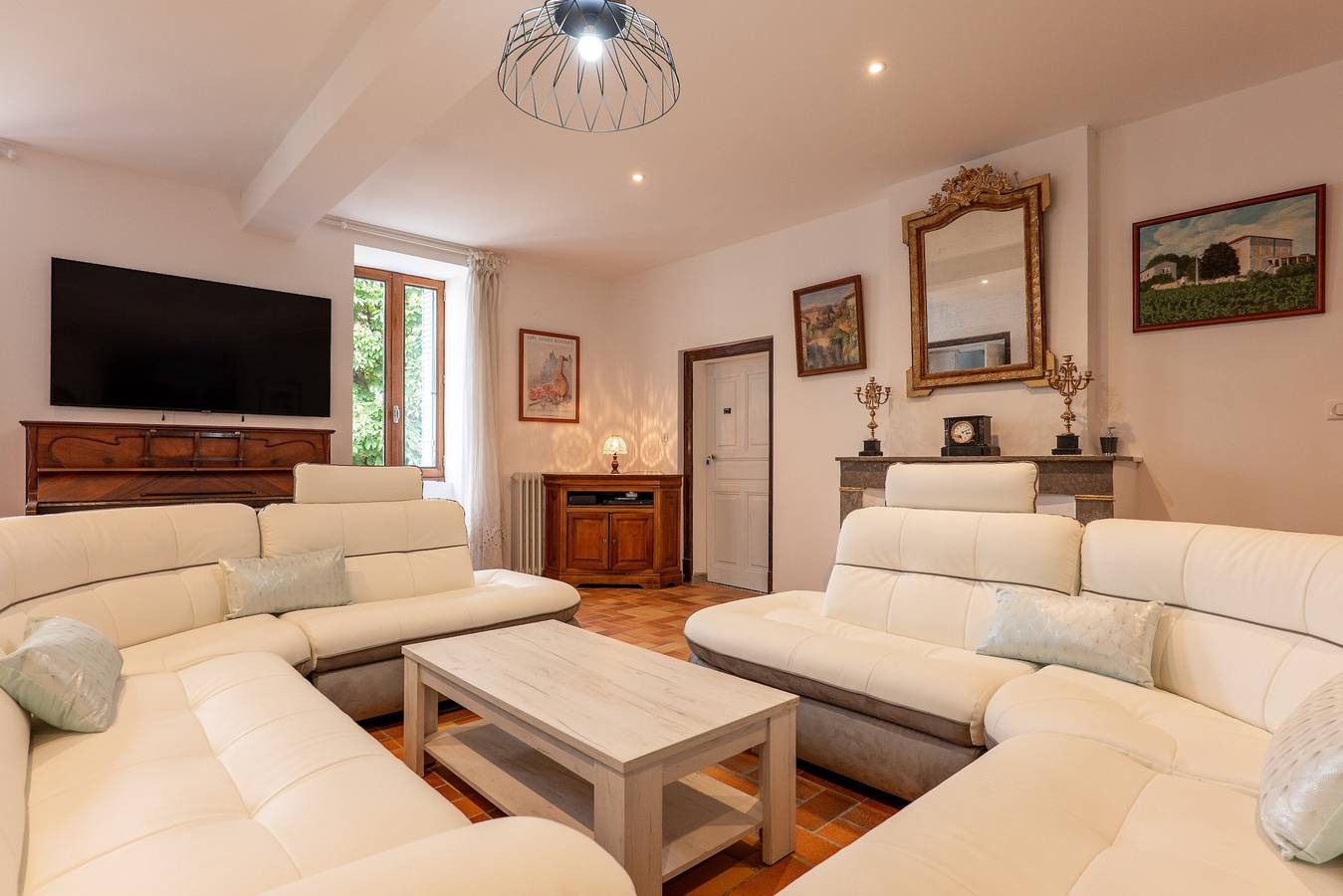 Chambre d’hôtes « Chambre Virginie » avec piscine partagée, jardin commun et climatisation in Saint-Alban-Auriolles, Ardèche