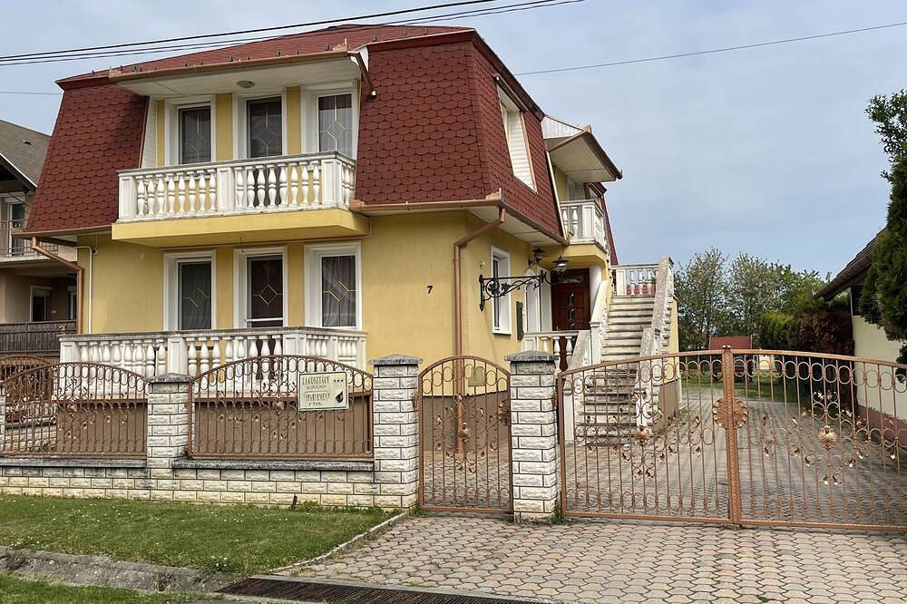 \nkomfortos, csendes, ahol az otthon kényelmében pihenhet! 5 percre a strandtól!\n in Zalakaros, Zalakarosi und Umgebung