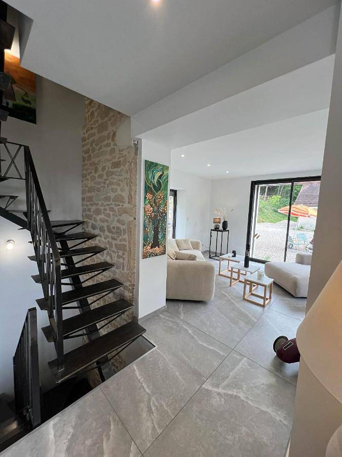 Gîte pour 3 personnes, avec Terrasse ainsi que Jardin et Vue dans Maubec (Isère)