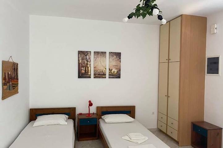 Ganze Wohnung, Palmos geräumige, Selbstversorger-Apartment in der Nähe von 3 natürlichen Stränden von Naxos in Kastraki (Naxos), Naxos
