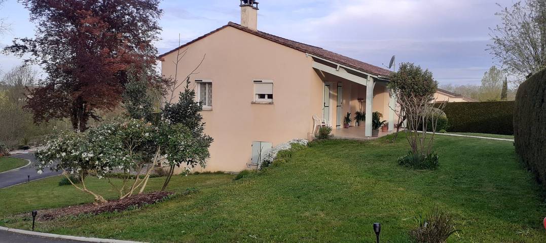 Gîte pour 8 personnes, avec terrasse ainsi que piscine et jardin à Villeréal - 3