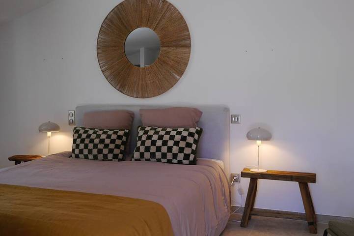 Gîte pour 4 personnes, avec piscine ainsi que terrasse et jardin à Lagnes - 4