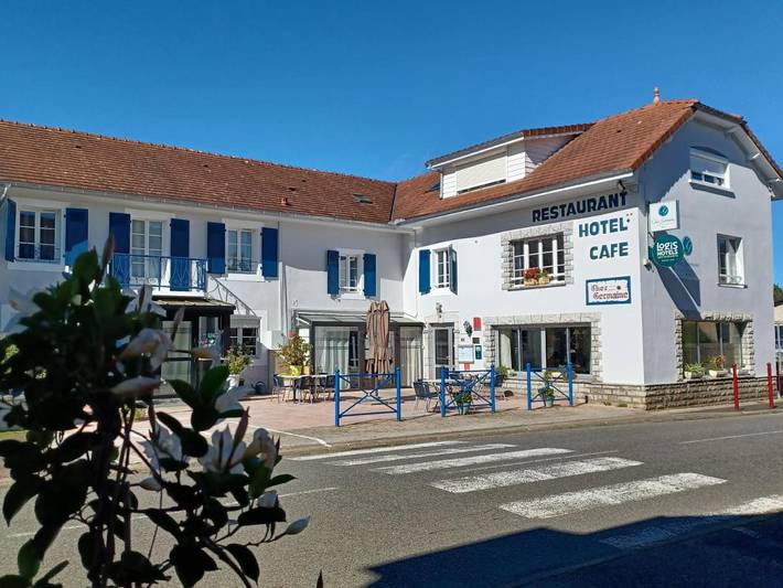 Hôtel pour 2 personnes, avec Terrasse ainsi que Jardin et Piscine dans Geus D Oloron