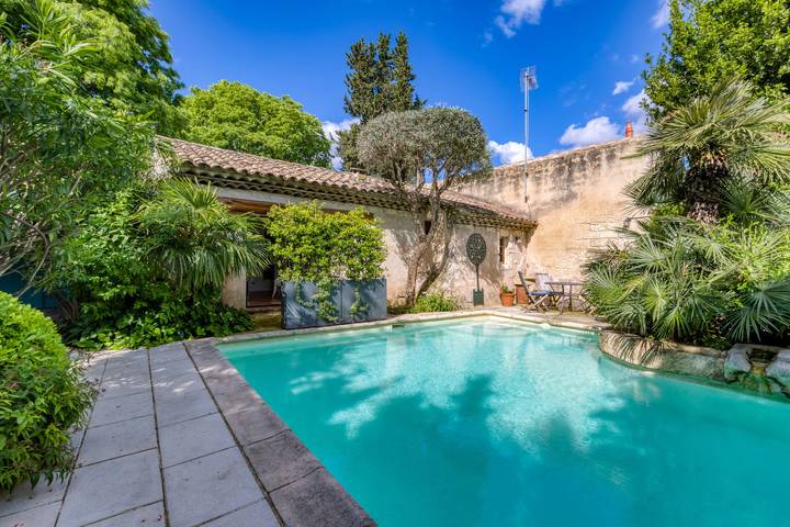 Maison 'Oasis Centre Charme' con piscina condivisa, Wi-Fi e aria condizionata in Prés d'Arènes, Montpellier