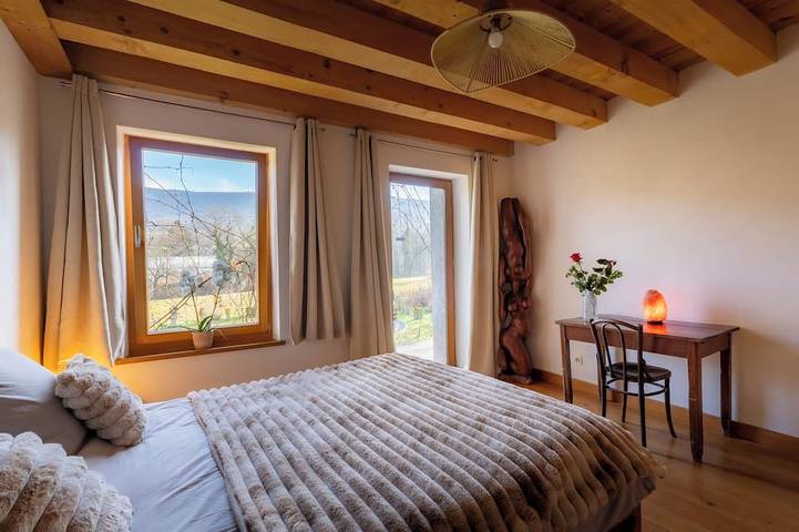 Grande maison 7 chambres avec jardin & œuvre d’art, jusqu’à 16 personnes in Neydens, Région de Saint-Julien-en-Genevois
