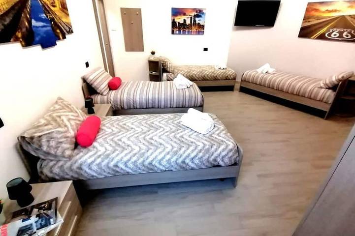 Apartamento entero, Bnbook - Two-Bedroom Apartment Near the Train Station in Ρ, Provincia de Milan