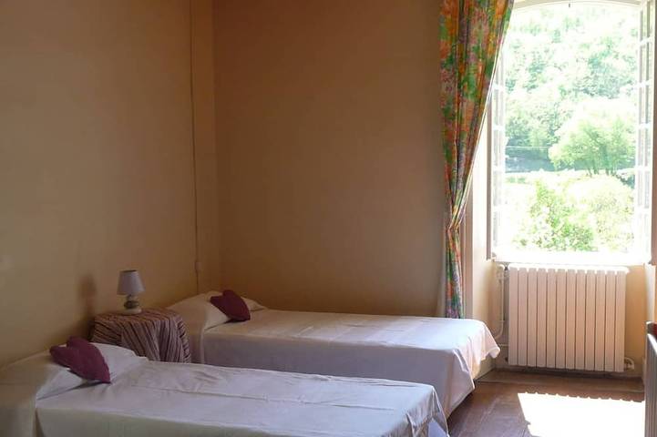 Gîte pour 13 personnes, avec jardin et terrasse à Valprionde - 4