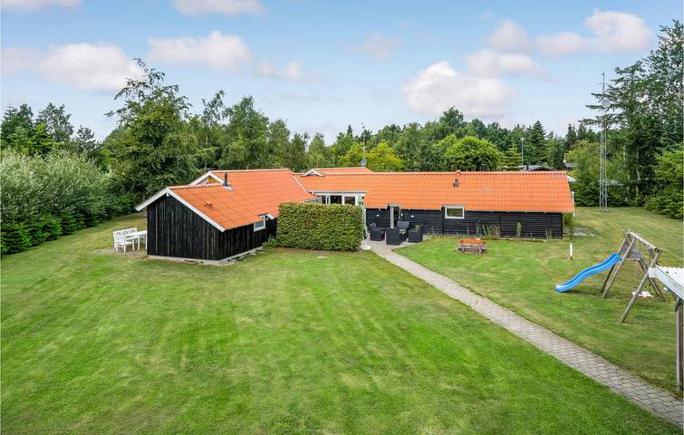 Ferienhaus für 14 Personen, mit Terrasse und Whirlpool sowie Garten und Pool in Marielyst