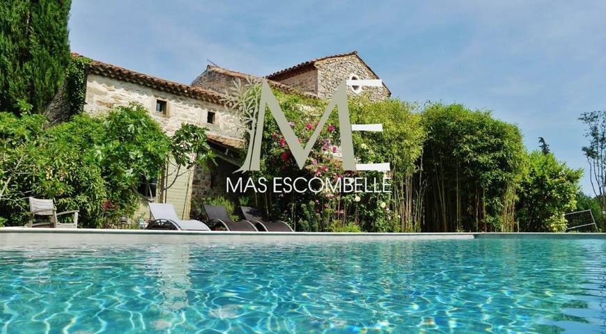 Chambre d’hôte pour 2 personnes, avec Terrasse et Jacuzzi ainsi que Jardin et Piscine à Orgnac-l'Aven