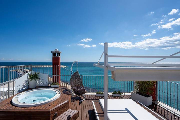 Chambre d’hôte pour 2 personnes, avec Balcon et Jacuzzi ainsi que Terrasse et Jardin