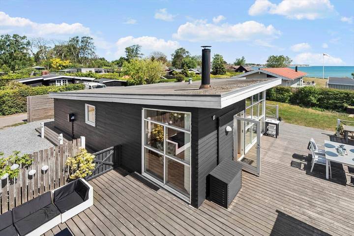 Ferieudlejning for 2 personer, med terrasse i Rødvig