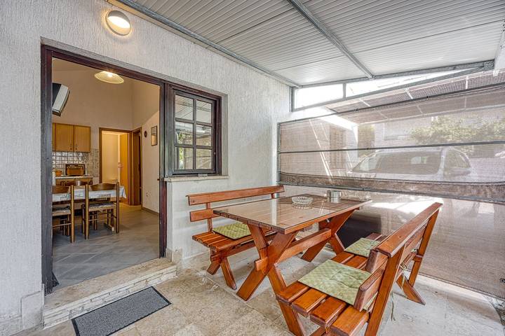 Ferienwohnung für 4 Personen, mit Balkon/Terrasse in Pjescana Uvala - 2