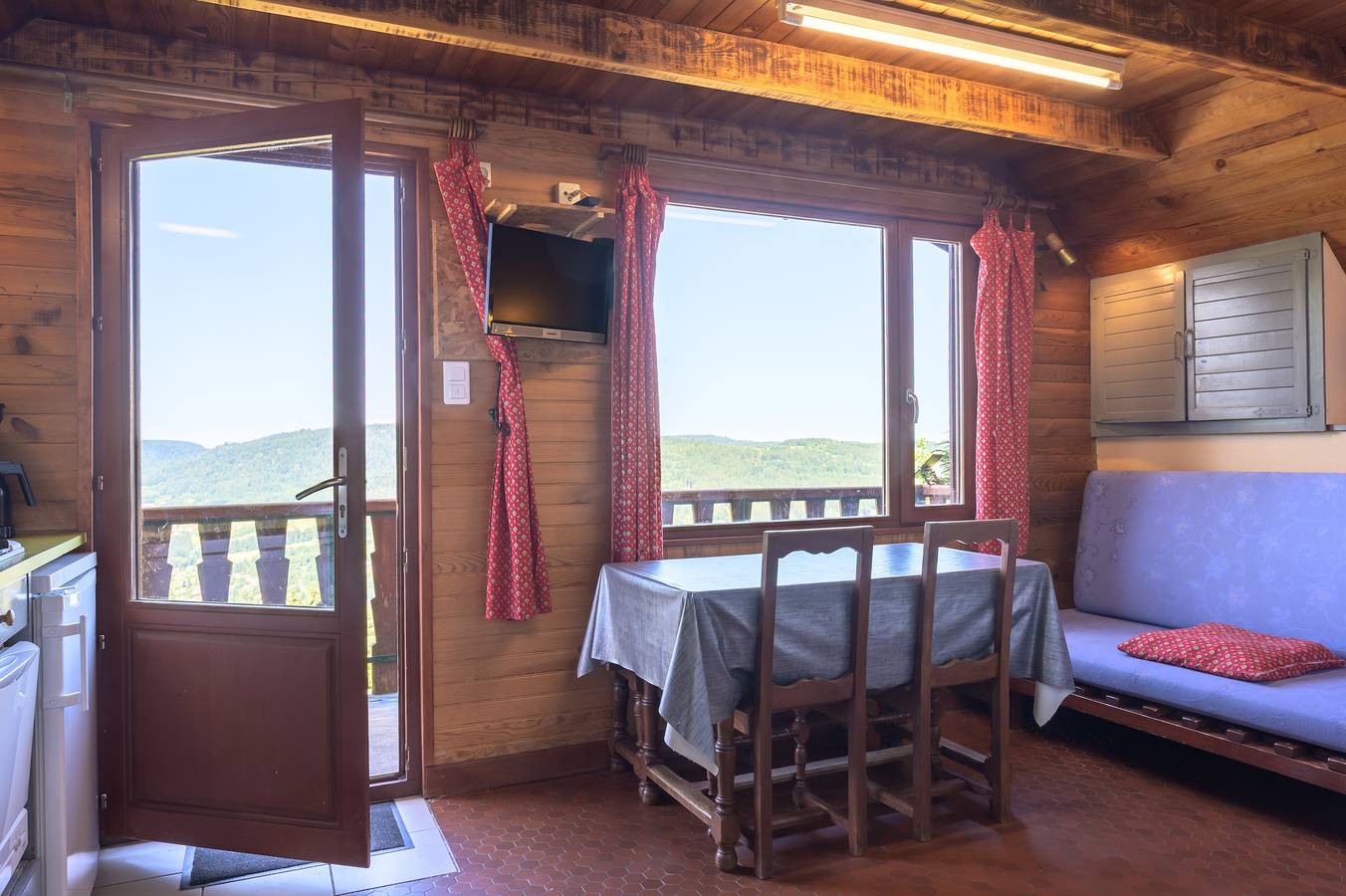 Chalet 'Chalet Les Moraines 8' con vista sulle montagne, piscina condivisa e terrazza privata in Le Tholy, Épinal e dintorni