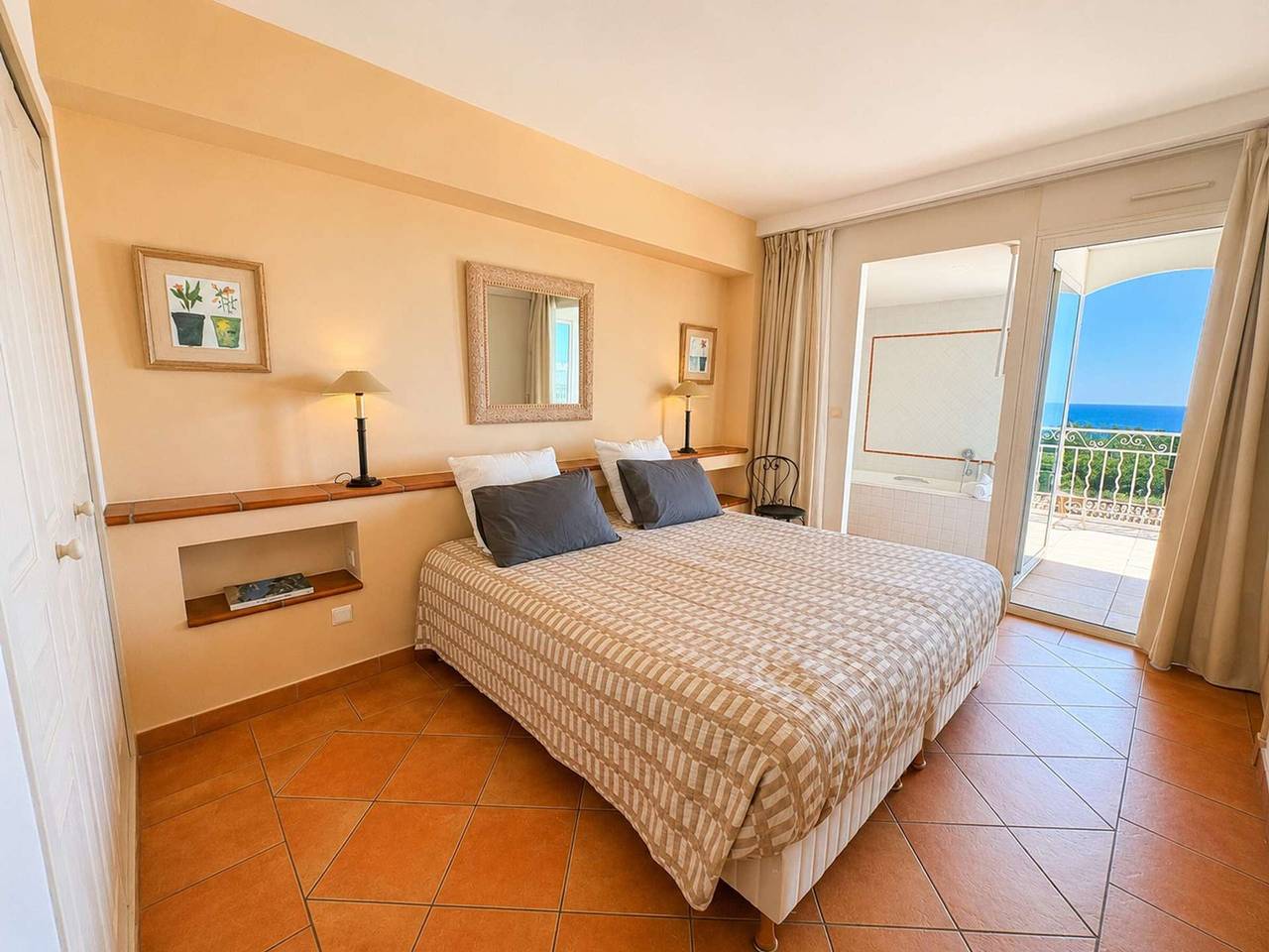 Appartement entier, Appartement vue mer, 4 pers. in Saint-Cyr-sur-Mer, Côte méditerranéenne (France)