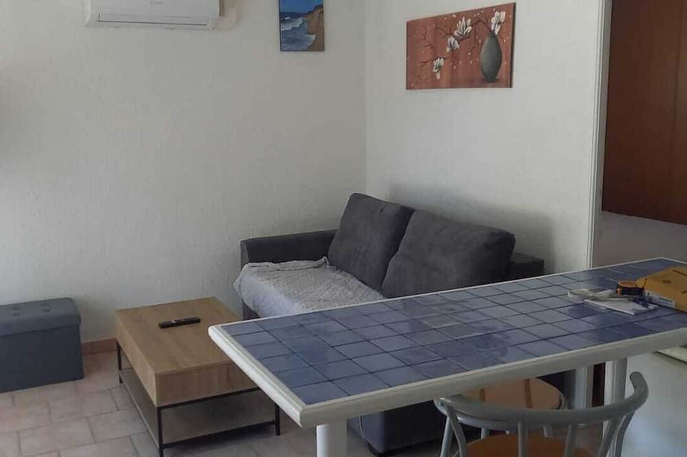 Entire apartment, Country apartment in Châteauneuf-de-Gadagne, Vaucluse