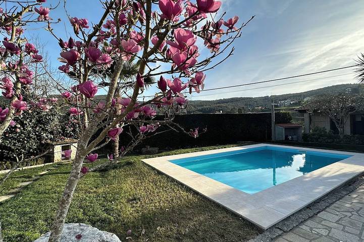 Gîte pour 5 personnes, avec balcon et jardin