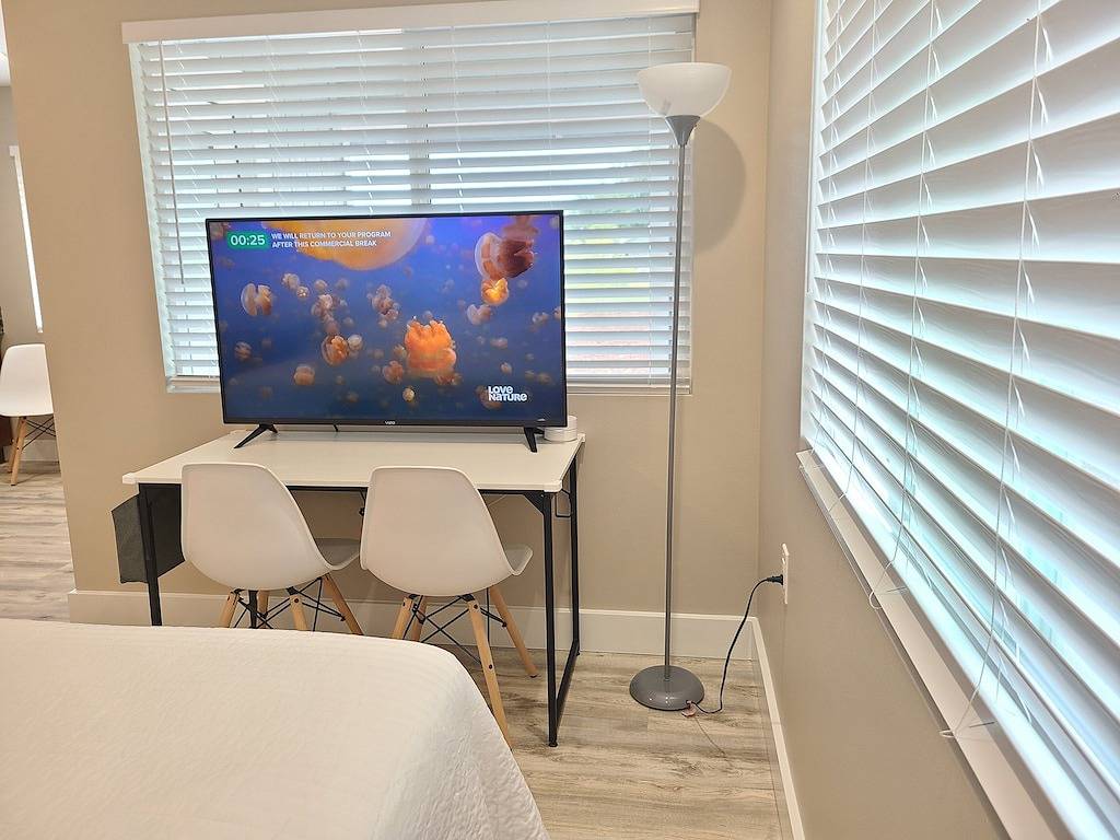 Cozy and Modern Style Studio with King Size Bed Free Laundry in Hpp in Hawaiian Paradise Park, East Puna