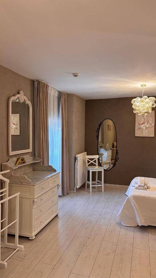 Maison d’hôte pour 30 personnes, avec jardin ainsi que piscine et jacuzzi dans l' Isère - 4